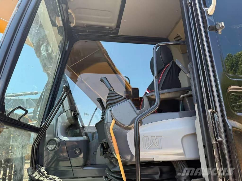CAT 320 D Гусеничні екскаватори