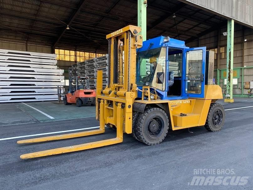 Toyota 4FD120 Дизельні навантажувачі