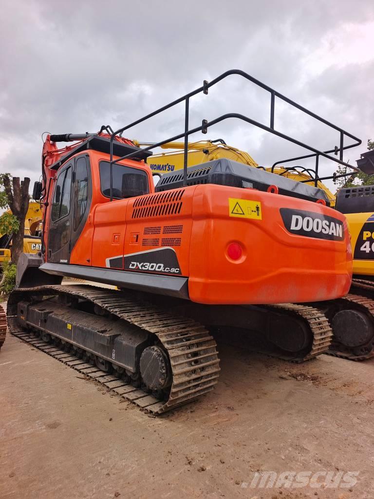 Doosan DX 300LC Гусеничні екскаватори