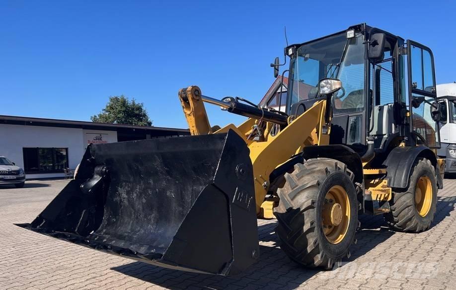 CAT 908M Radlader Фронтальні навантажувачі