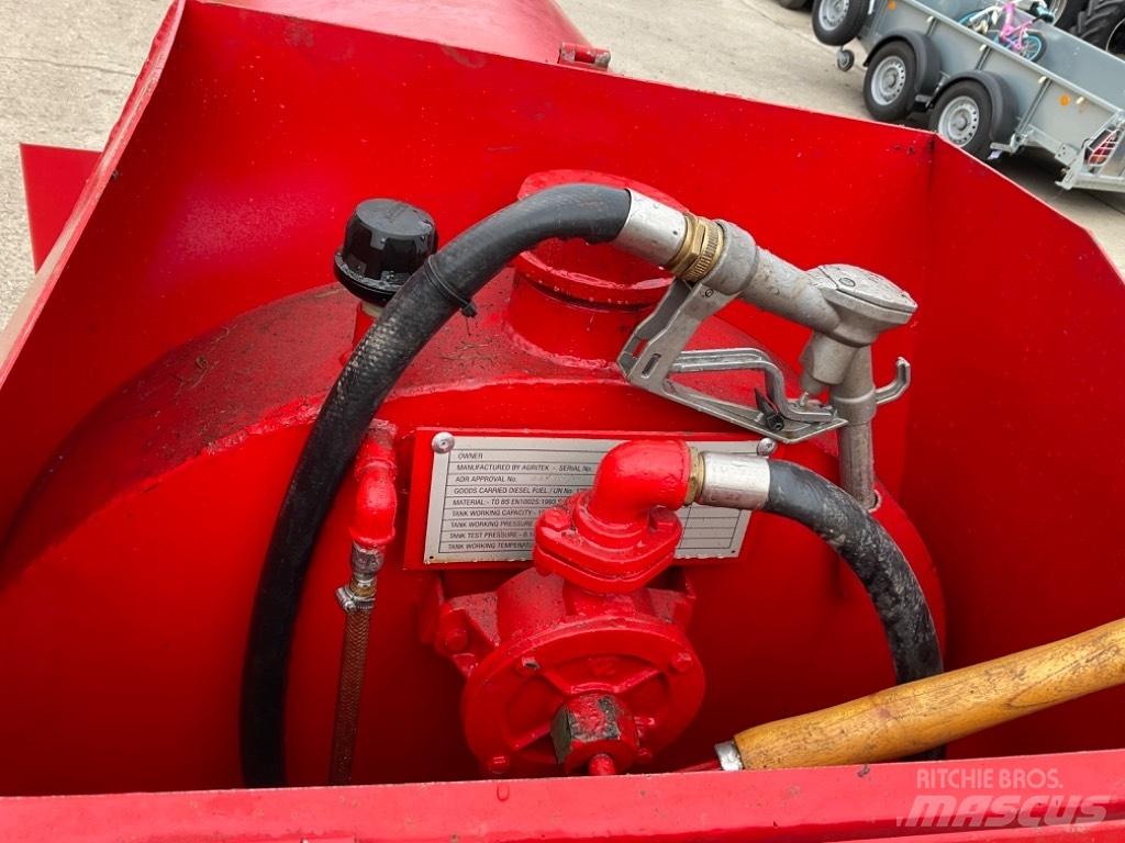  AGRITEK FUEL BOWSER Паливні та присадочні баки