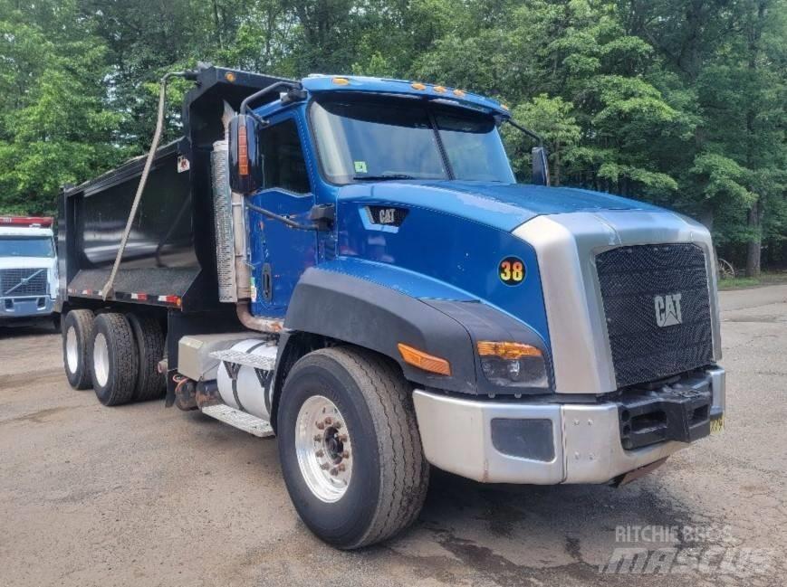 CAT CT 660 Самоскиди