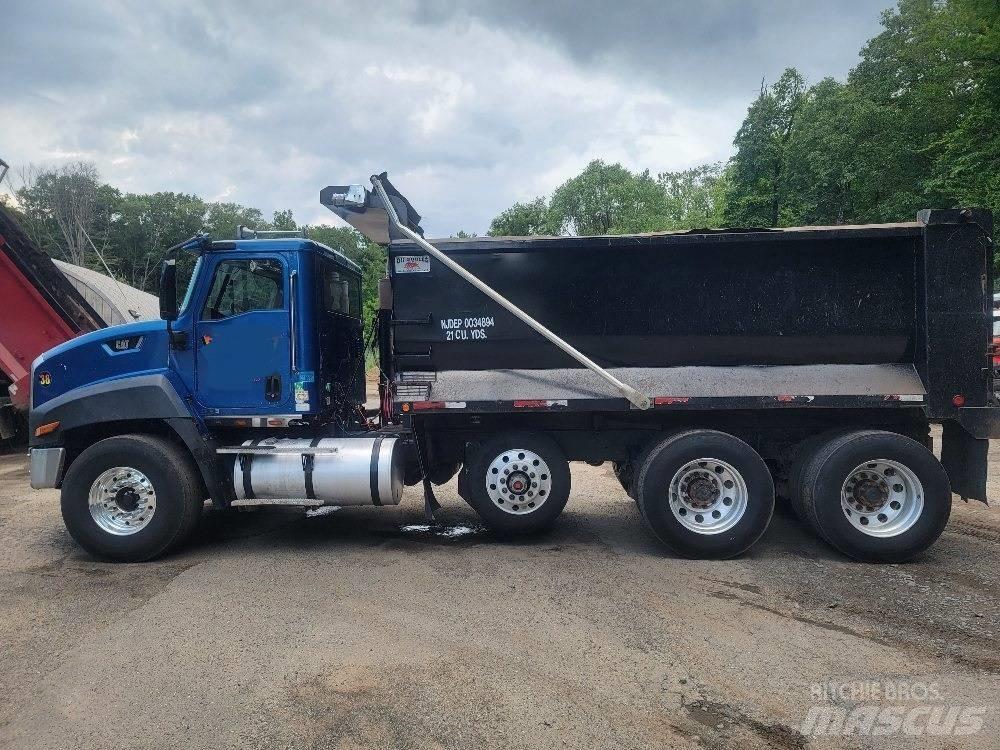 CAT CT 660 Самоскиди