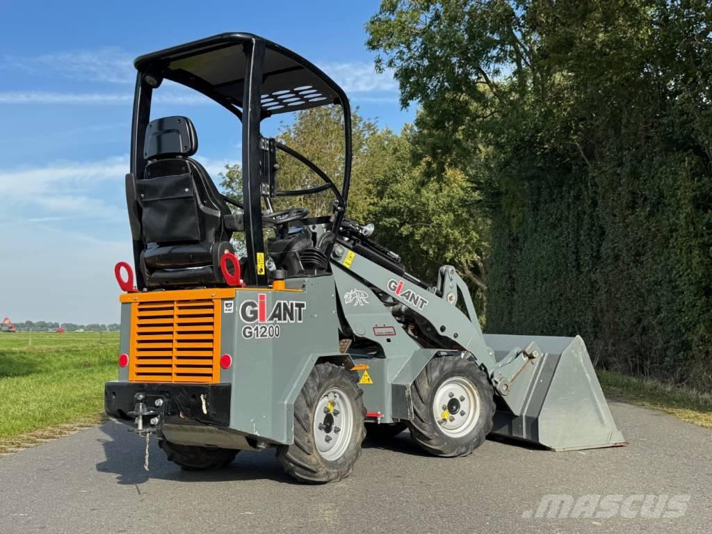 GiANT G 1200 Фронтальні навантажувачі