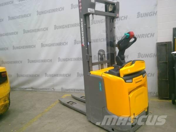 Jungheinrich ERC 212 Самохідні електроштабелери