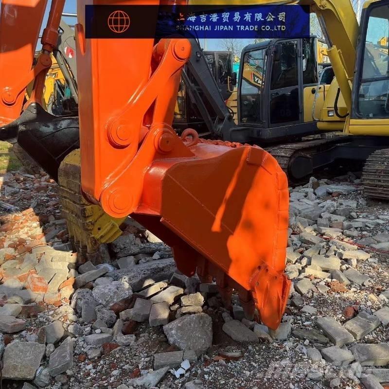 Hitachi ZX 135 Гусеничні екскаватори
