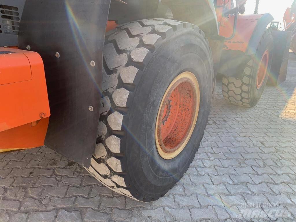 Hitachi ZW 180 Фронтальні навантажувачі