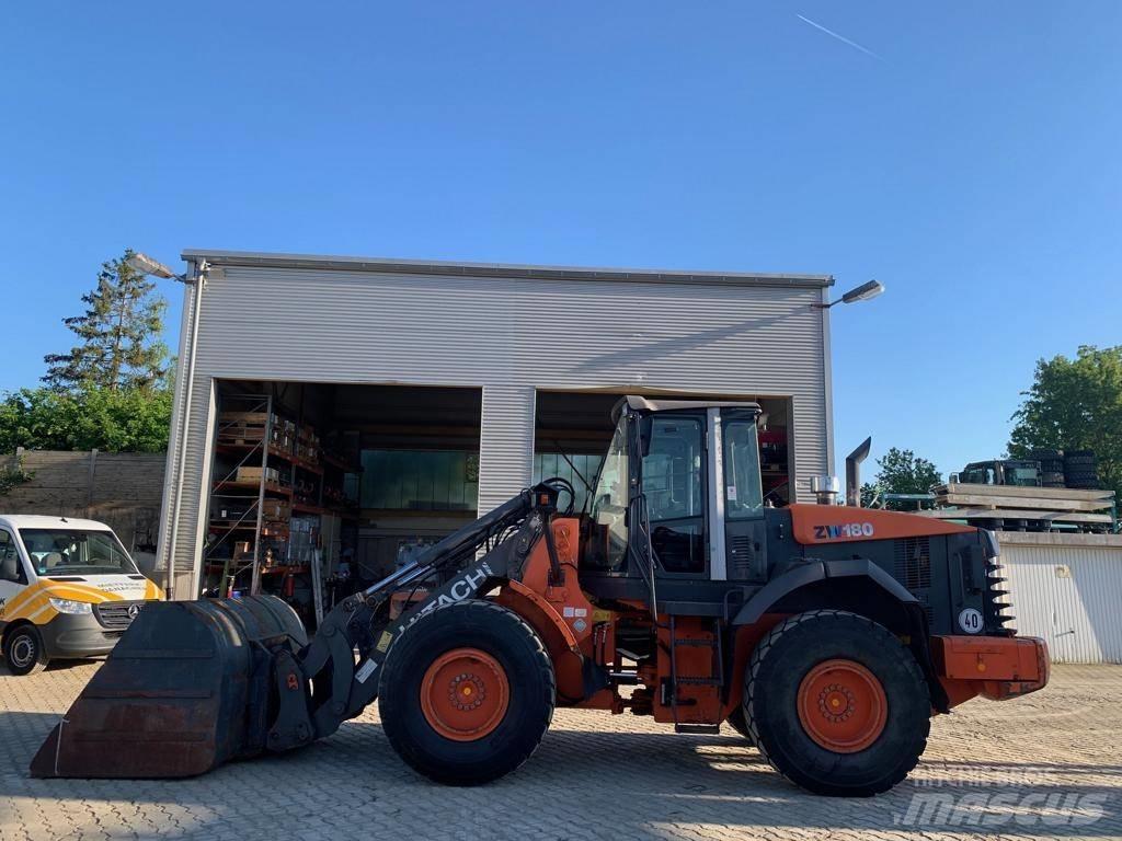 Hitachi ZW 180 Фронтальні навантажувачі