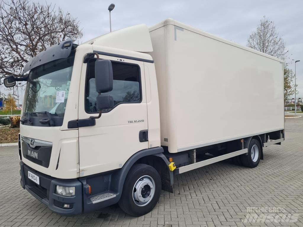 MAN 12.220 / 5.5m / LIFT Фургони