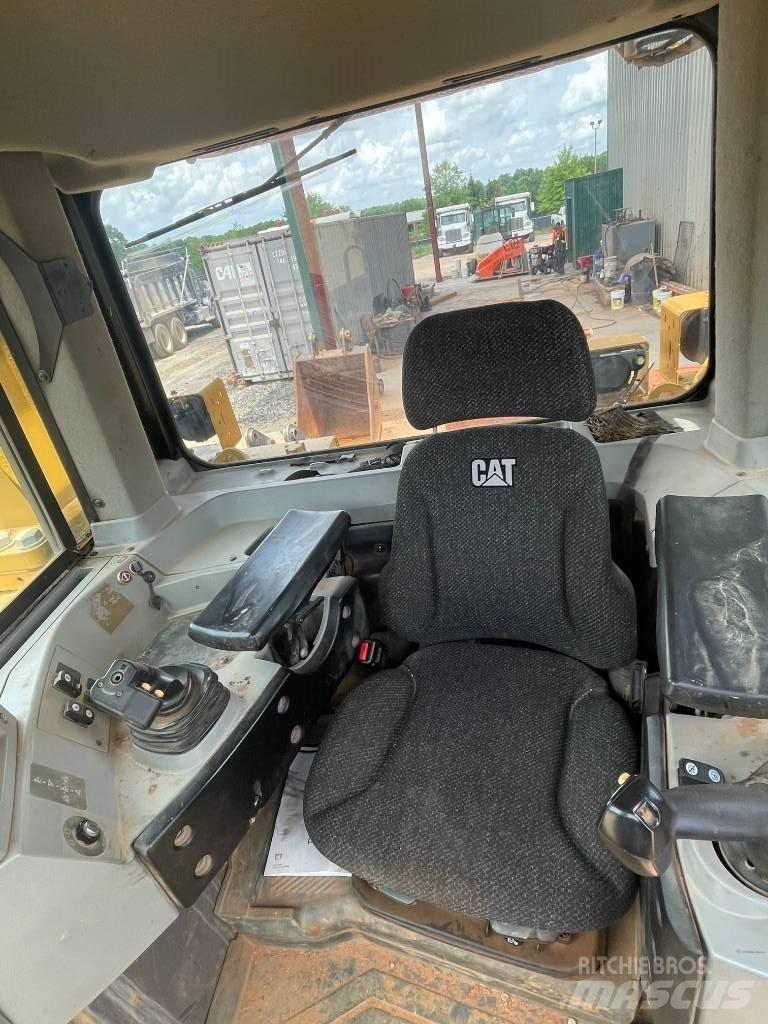 CAT D 8 T Гусеничні бульдозери