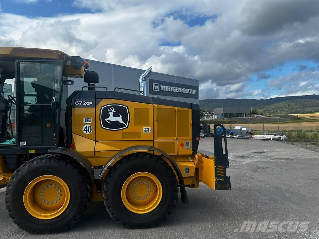 John Deere 672 GP Грейдери