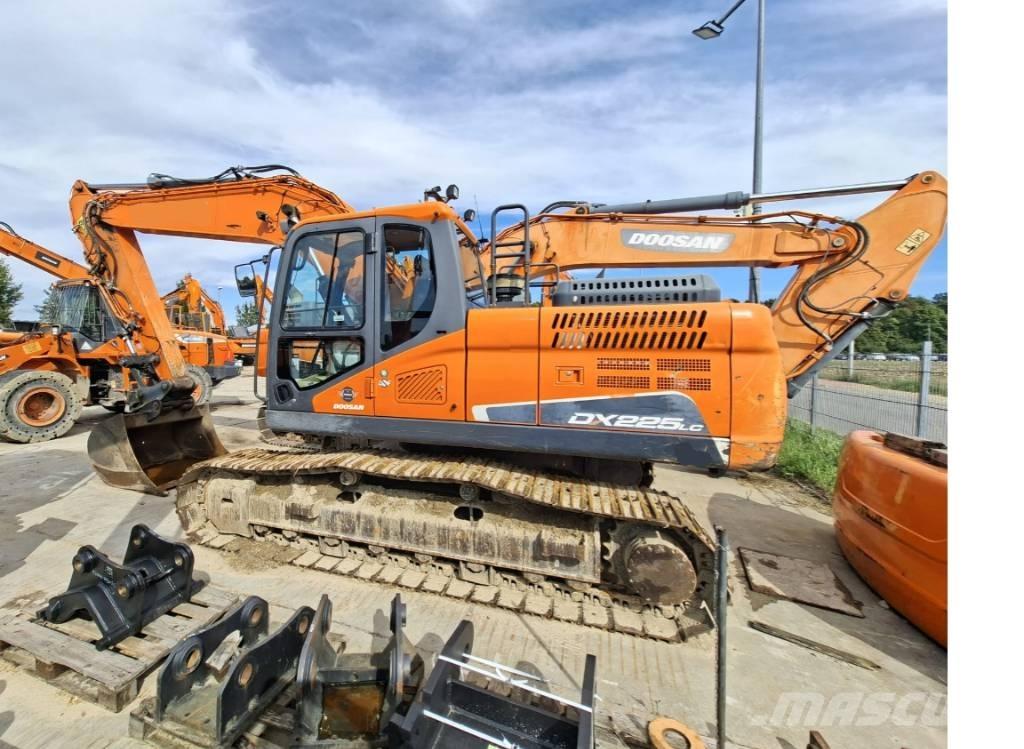 Doosan DX 225 LC-5 Гусеничні екскаватори