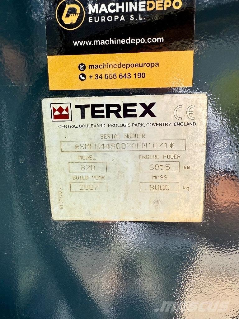 Terex 820 Екскаватори-навантажувачі