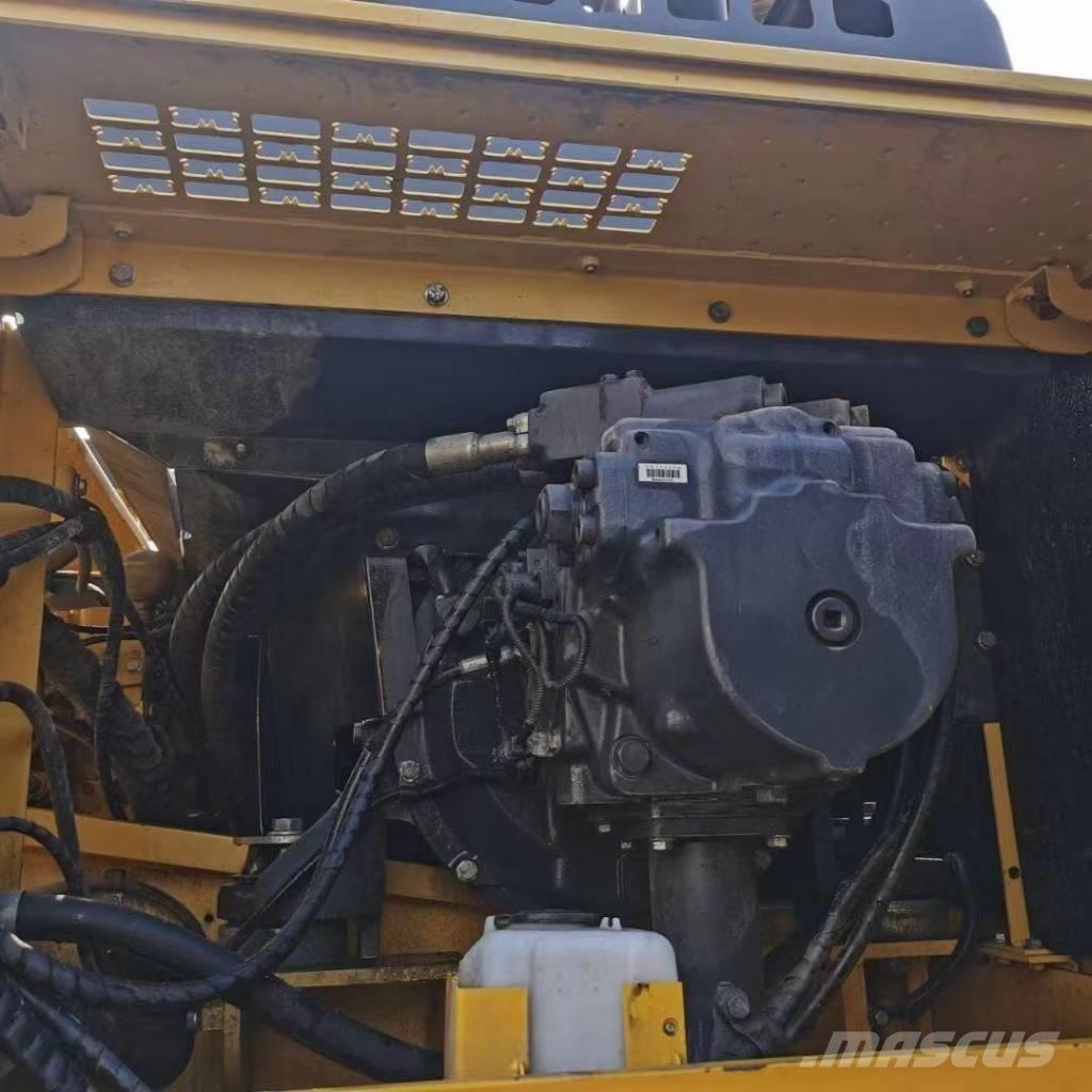 Komatsu 450LC-8 Гусеничні екскаватори
