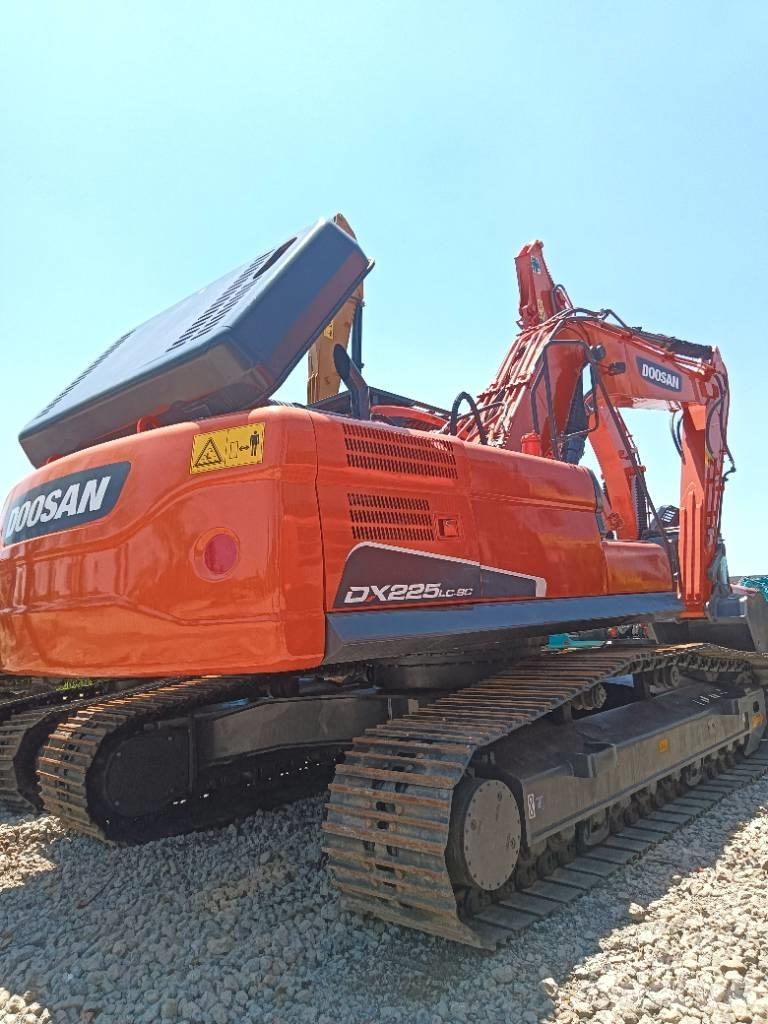 Doosan DX 225 Гусеничні екскаватори