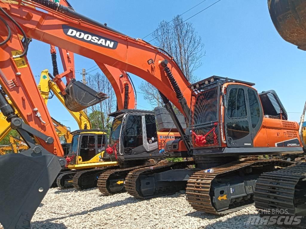 Doosan DX 225 Гусеничні екскаватори