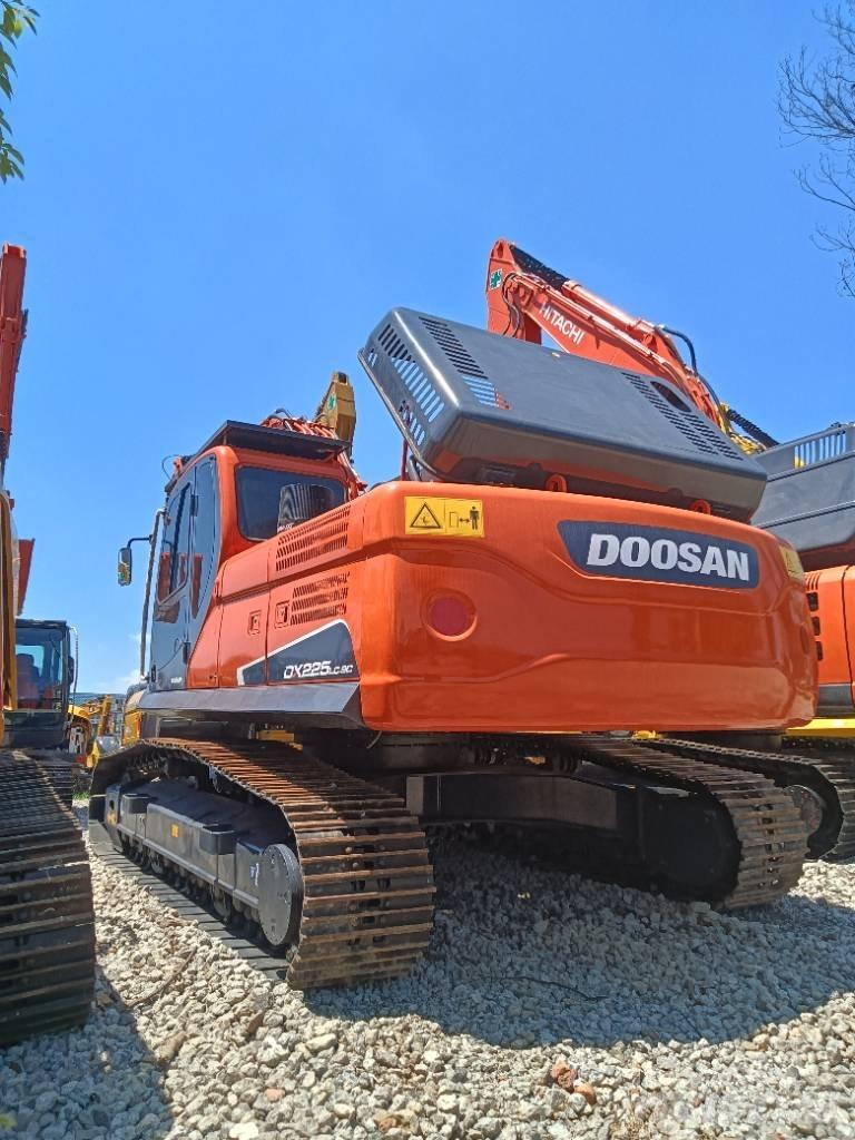 Doosan DX 225 Гусеничні екскаватори