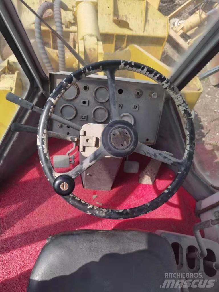 Komatsu WA 300 Фронтальні навантажувачі