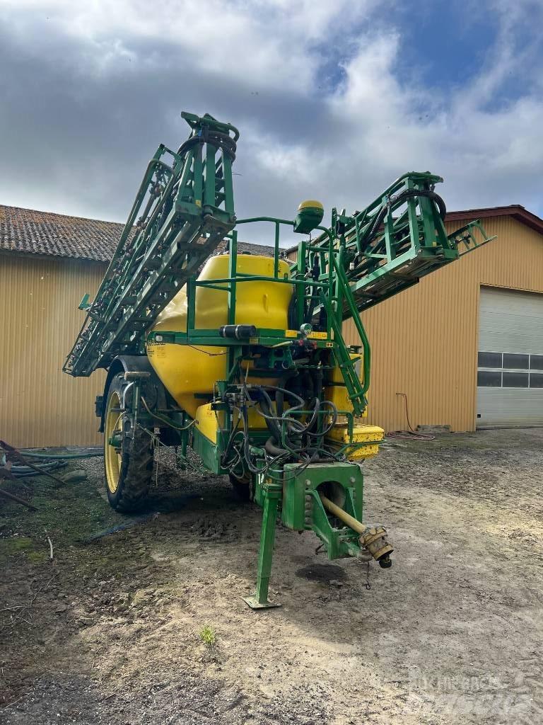 John Deere 840 Причіпні обприскувачі