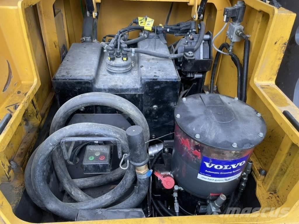Volvo EC300 E Гусеничні екскаватори