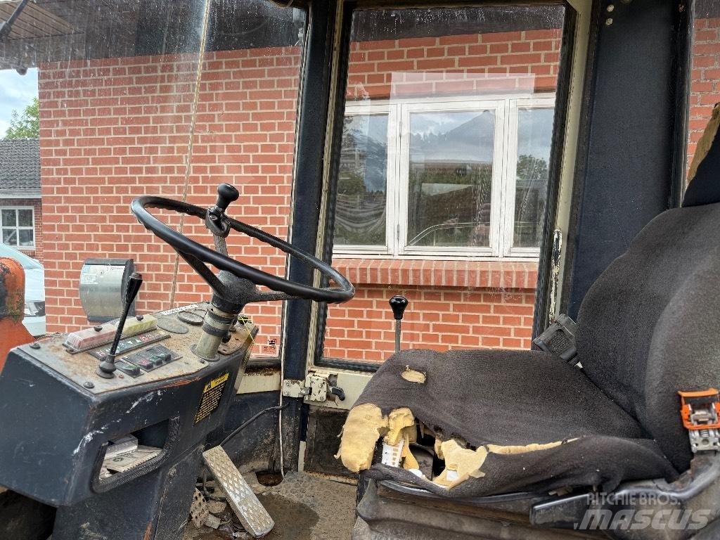 Schaeff SKL 821 Фронтальні навантажувачі