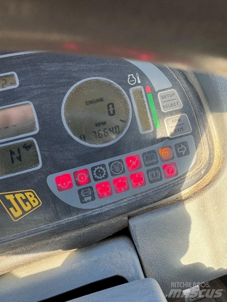 JCB Fastrac 3185 Трактори