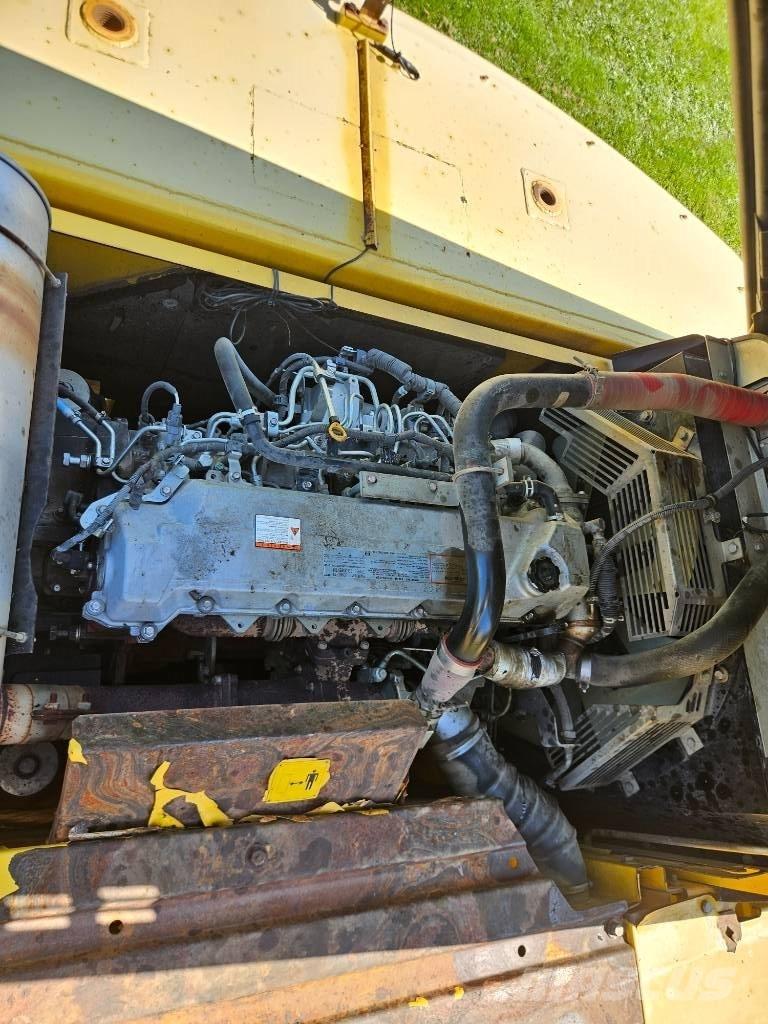 New Holland E 385 B Гусеничні екскаватори