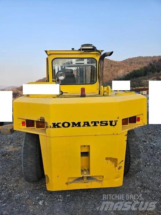 Komatsu FD 150 Річ-трак із високим підйомом
