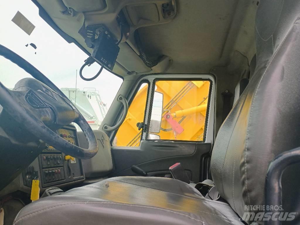 International 7400 Сміттєвози