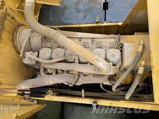 CAT PS 300 Пневматичні катки