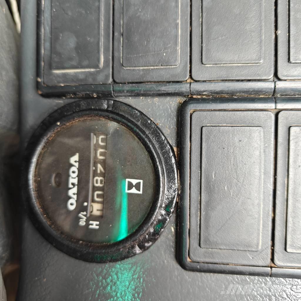 Volvo 290 Гусеничні екскаватори