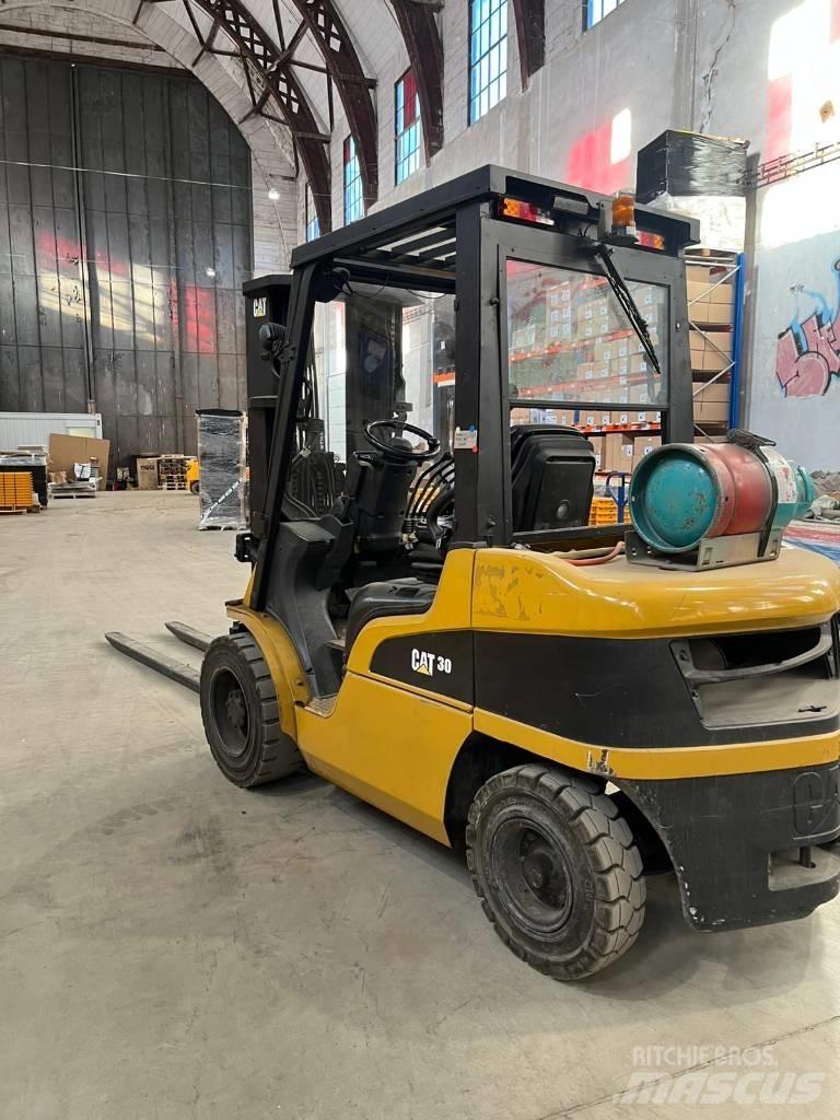 CAT CAT GP30N Газові навантажувачі