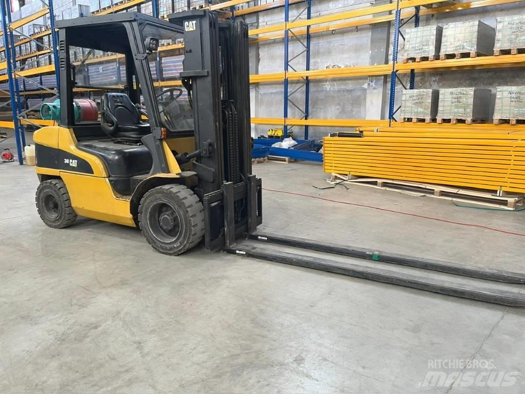 CAT CAT GP30N Газові навантажувачі