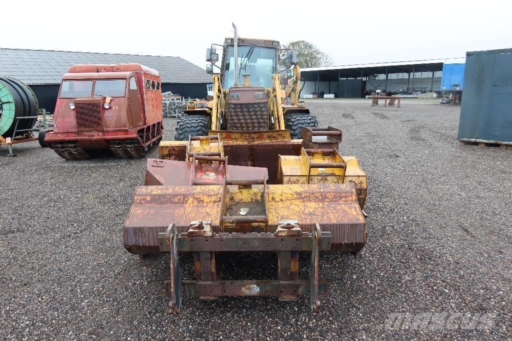 Hydrema 906 Екскаватори-навантажувачі