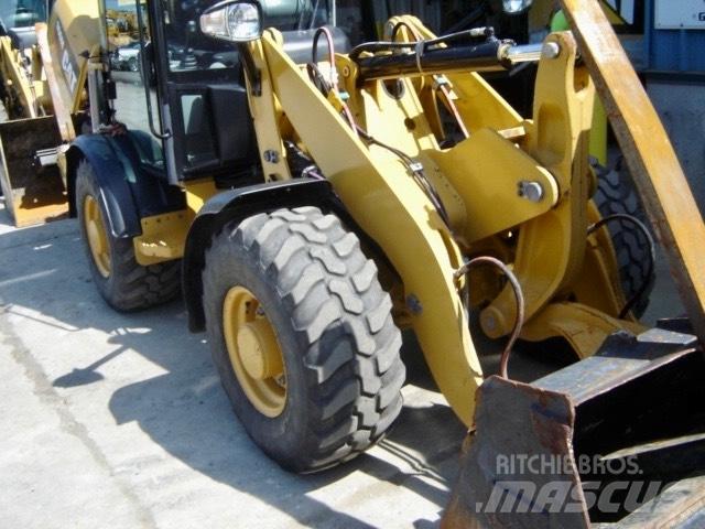 CAT 906 M Фронтальні навантажувачі
