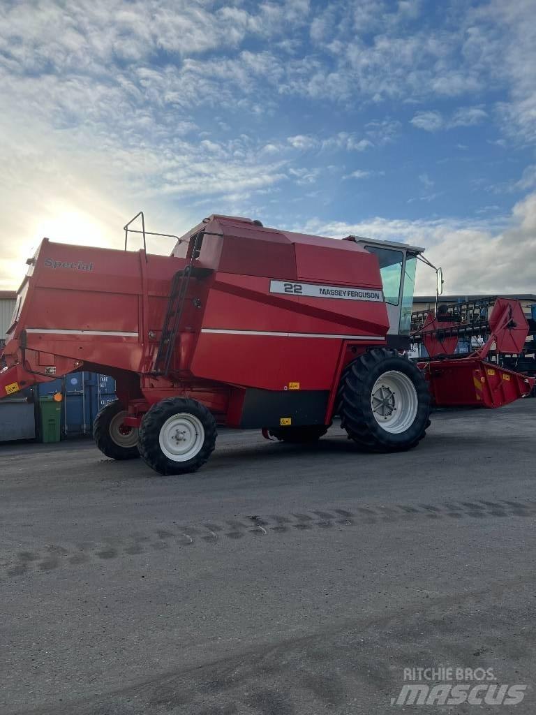 Massey Ferguson 22 Зернозбиральні комбайни