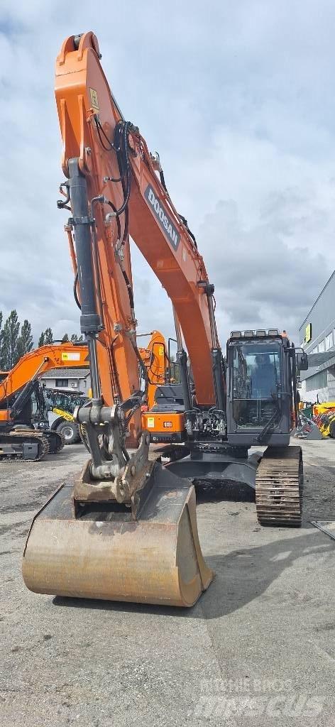 Doosan DX 225 LC-7 Гусеничні екскаватори