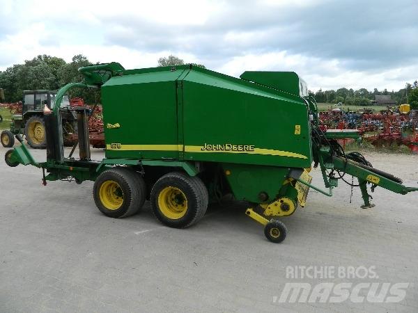 John Deere 678 Рулонні прес-підбирачі