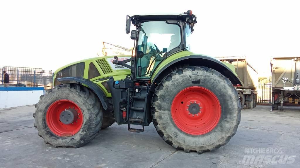 CLAAS Axion 920 Трактори