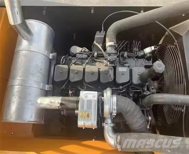 Hyundai R220LC-9S Гусеничні екскаватори