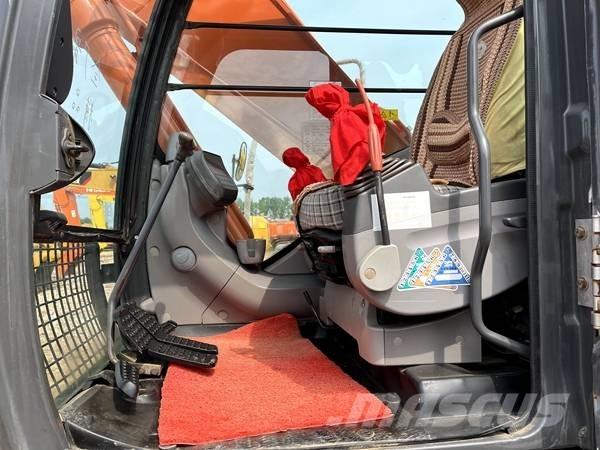 Hitachi zx240 Гусеничні екскаватори