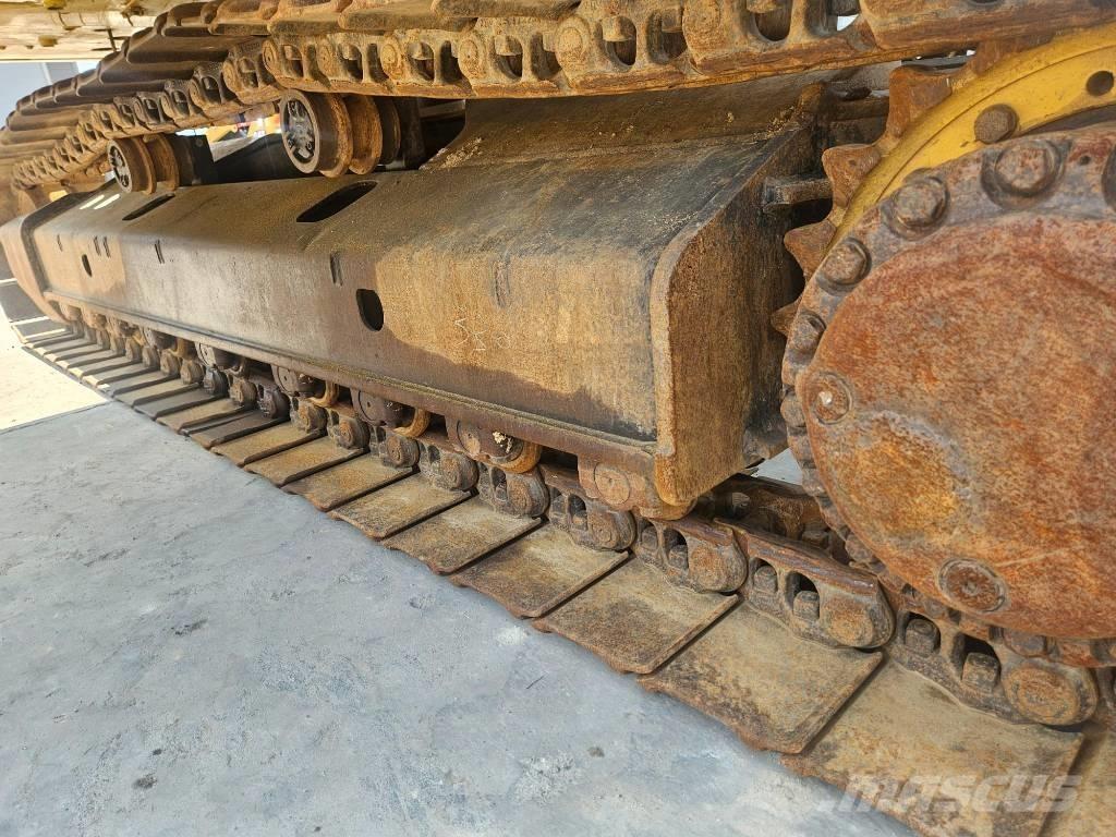 CAT 330 Гусеничні екскаватори