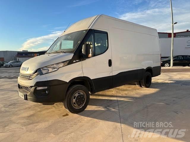 Iveco 35C 12 Панельні фургони