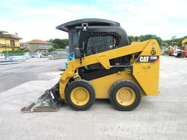 CAT 226 D Міні-навантажувачі