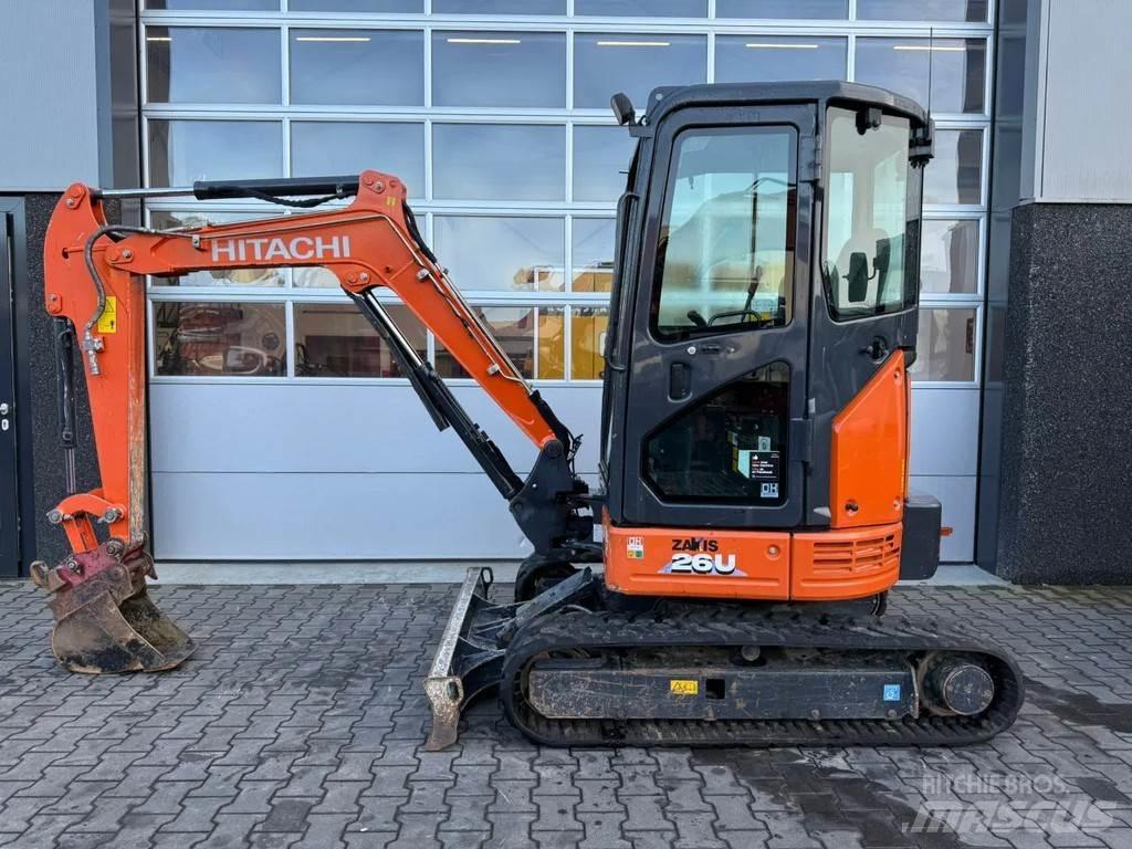 Hitachi ZX26U-6 CR Міні-екскаватори < 7т