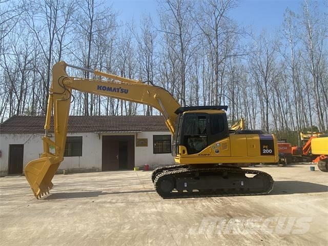 Komatsu PC200-7 Гусеничні екскаватори