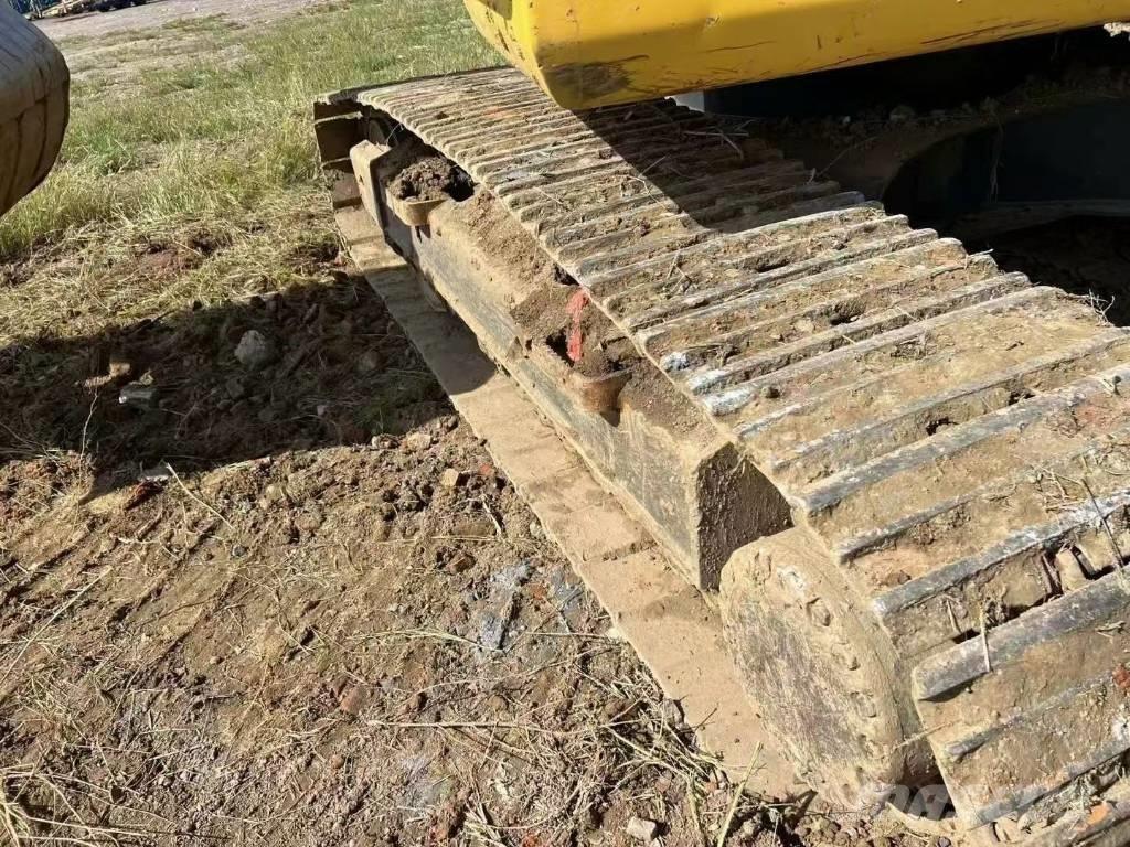 Komatsu PC 200 Гусеничні екскаватори