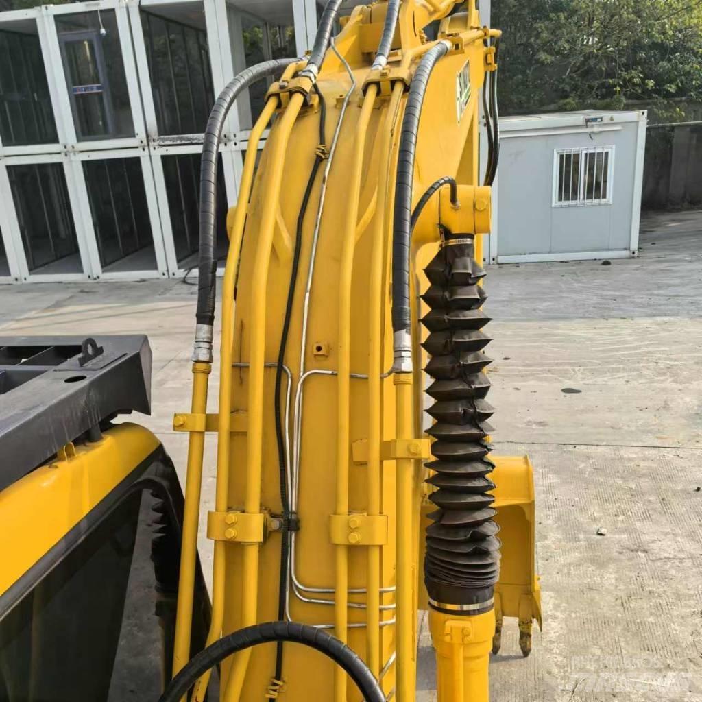 Komatsu PC 130-7 Гусеничні екскаватори