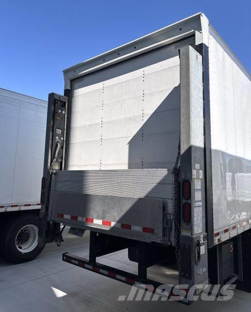 Freightliner M2 Фургони