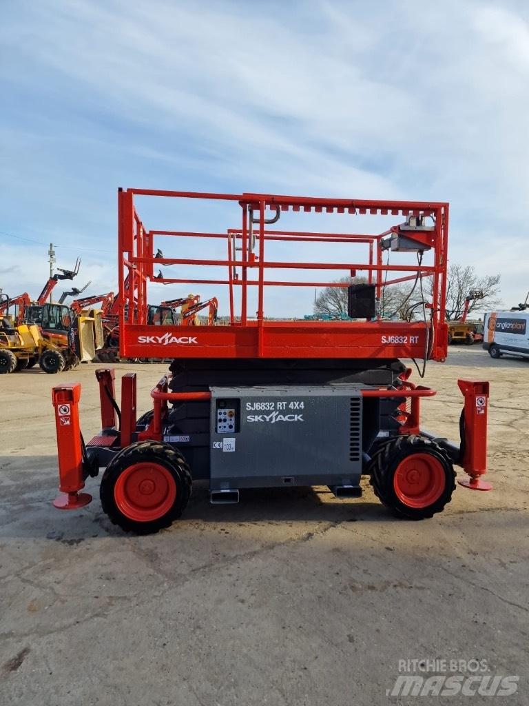 SkyJack SJ 6832 RT Підйомники-ножиці